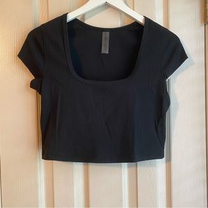 EUC Outdoor Voices SuperformRib Shortsleeve in Black, Size Medium